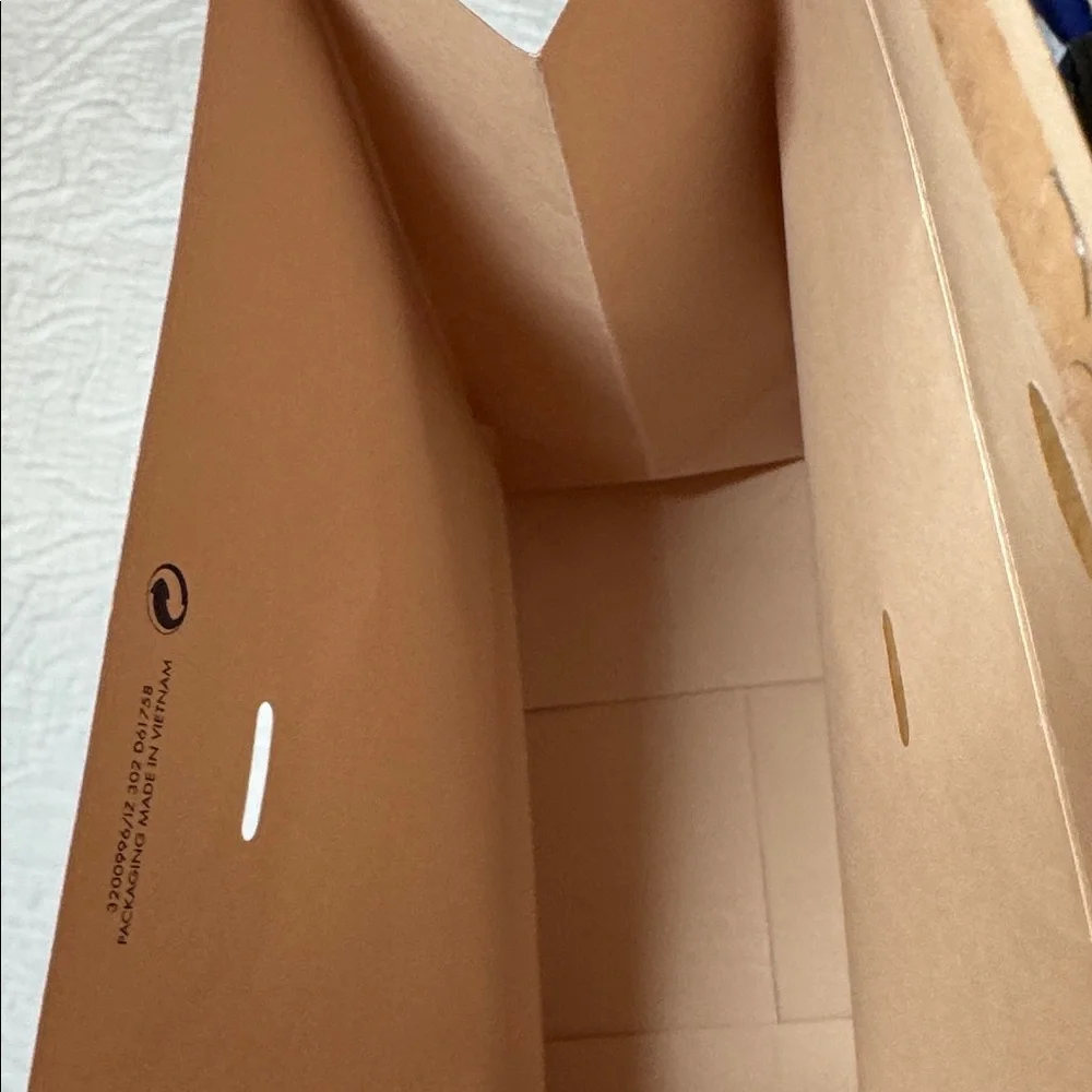 Louis Vuitton Vibrant Orange Gift Bag with Blue Ribbon - Picture 7 of 7